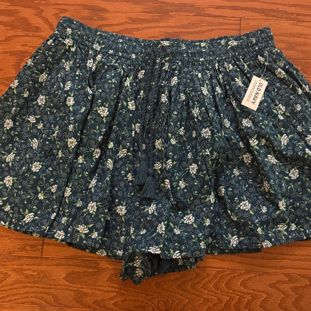 Old Navy flounce shorts - Picture 3 of 9